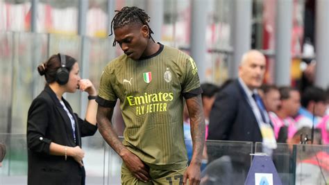 AC Milan’s Leão injured days before Champions League semi